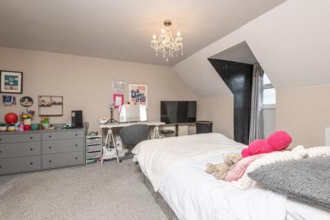 72 - 5 Hartshead Court WF15 8FG