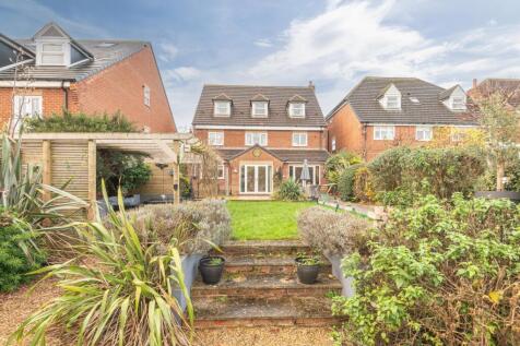 86 - 5 Hartshead Court WF15 8FG