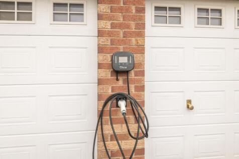 06 - 5 Hartshead Court WF15 8FG