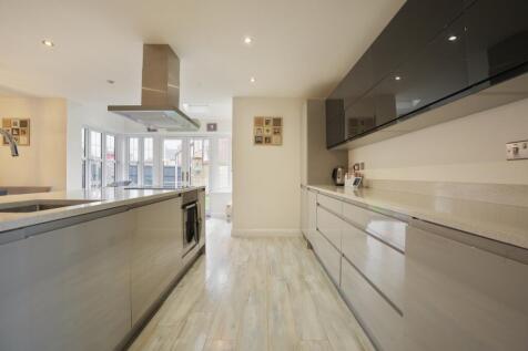Estate Agent EweMove Scunthorpe Kitchen