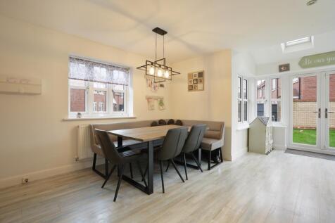 Estate Agent EweMove Scunthorpe Dining Room