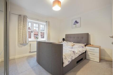 Estate Agent EweMove Scunthorpe Master Bedroom