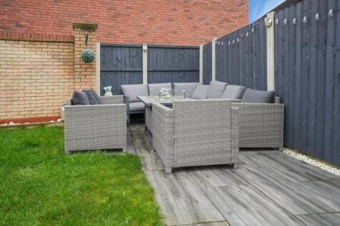 Estate Agent EweMove Scunthorpe Garden