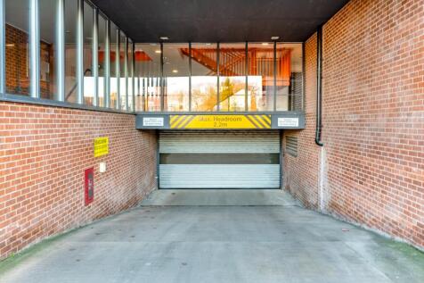 Estate Agent EweMove Scunthorpe Parking