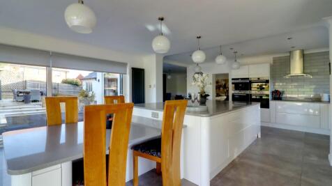 16. Kitchen 1