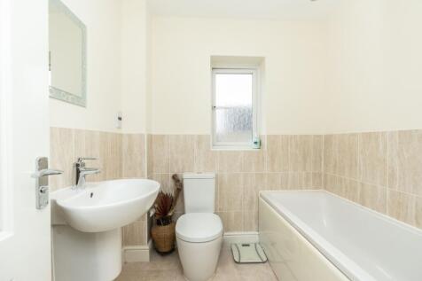 22 JUNO WAY BATHROOM