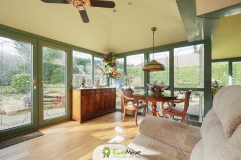 Estate Agent EweMove Scunthorpe Sun Room