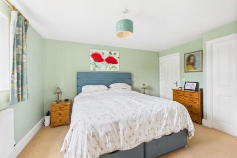 16. CAM04922G0-PR0024-STILL017