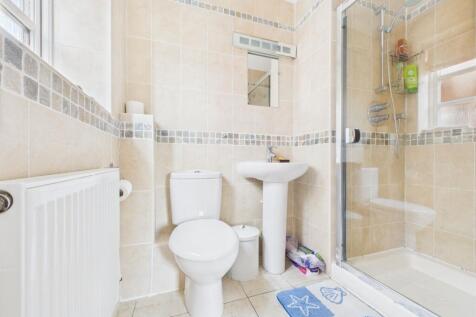 20. CAM04922G0-PR0024-STILL020