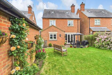 28. CAM04922G0-PR0024-STILL032