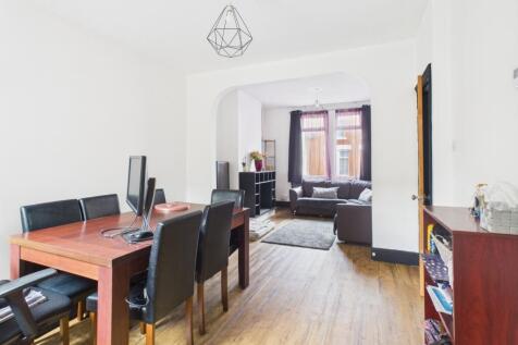 CAM04922G0-PR0041-STILL004