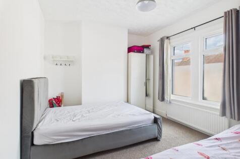 CAM04922G0-PR0041-STILL010