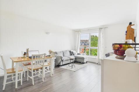 CAM04922G0-PR0033-STILL003