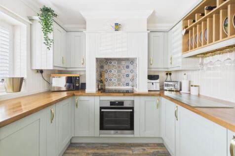 4. CAM04922G0-PR0038-STILL036