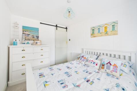 15. CAM04922G0-PR0038-STILL027