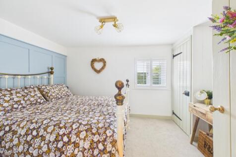 18. CAM04922G0-PR0038-STILL006