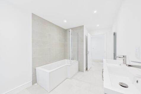 EweMove - Spalding - Pinstock Lane -  Family Bathr