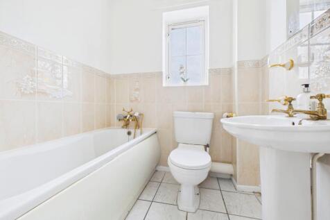 CAM04922G0-PR0069-STILL026