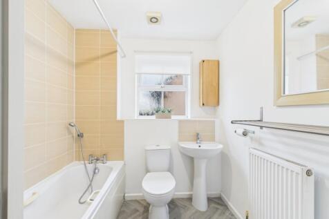 CAM03293G0-PR0249-STILL025