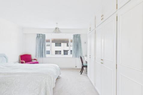 CAM03293G0-PR0250-STILL022