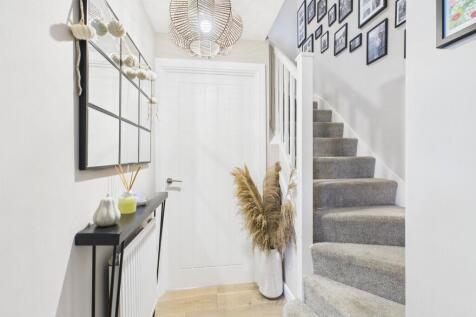 CAM03293G0-PR0247-STILL007