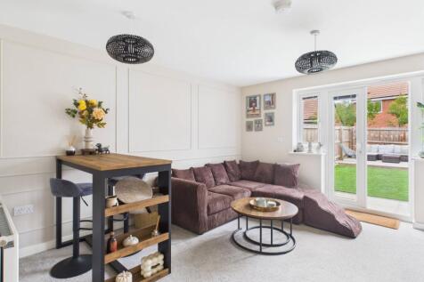 CAM03293G0-PR0247-STILL013