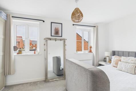 CAM03293G0-PR0247-STILL020