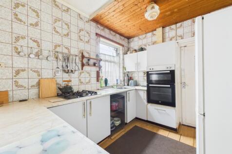 10. CAM04922G0-PR0093-STILL018