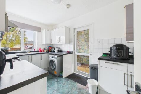 8. CAM04922G0-PR0091-STILL010