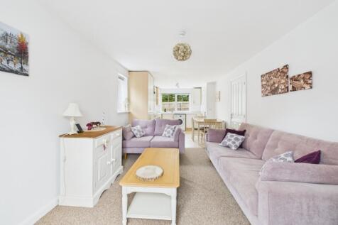 6. CAM04922G0-PR0095-STILL013