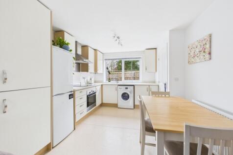 7. CAM04922G0-PR0095-STILL011