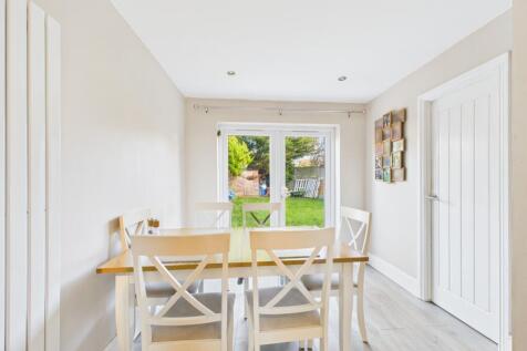 4. CAM04922G0-PR0094-STILL016