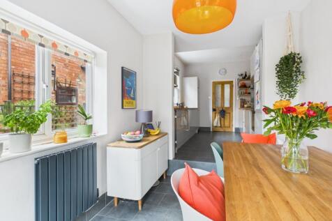 3. CAM04922G0-PR0086-STILL013