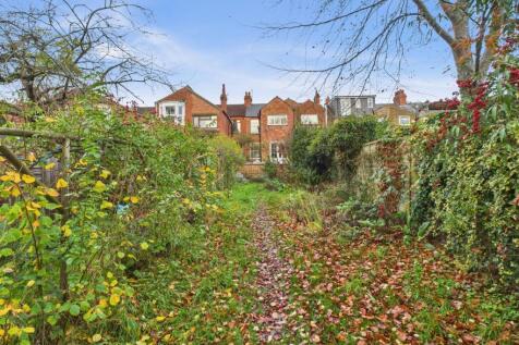 22. CAM04922G0-PR0086-STILL031