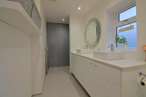 Ensuite - Windy Arbour - Matt Clinton EweMove Keni
