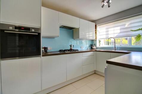 Kitchen Regency Drive - Matt Clinton EweMove Kenil