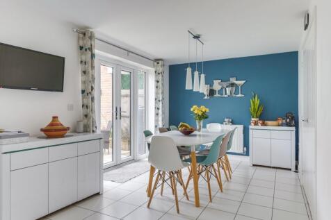 Kitchen dining room