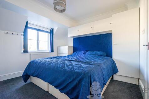 Principle Bedroom with Ensuite Shower Room and Bui