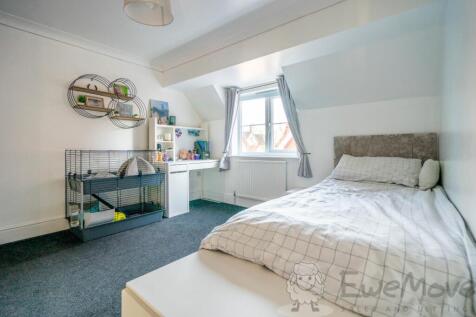 Large Double Bedroom - No 2