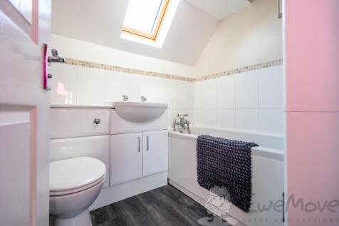 Family Bathroom - 3-Piece Suite with Velux Window