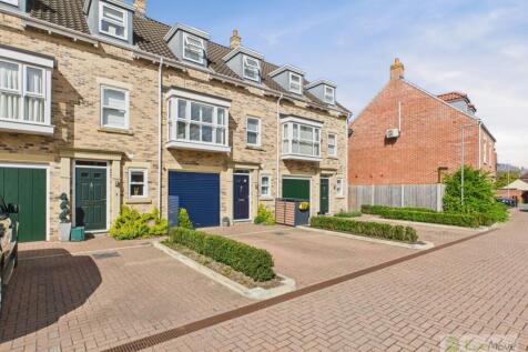 EweMove Mildenhall Breck Gardens Exterior