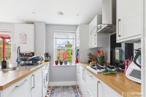 EweMove Mildenhall Breck Gardens Kitchen 1