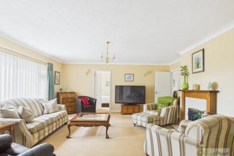 PE339AE LIVING FROM HALL