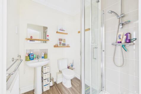 Ensuite- Mark Stephens EweMove Newmarket and Soham
