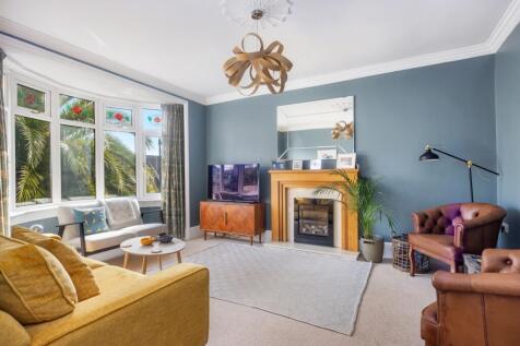 A24 - 20 Laura Grove Paignton - 250305