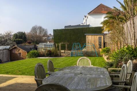 A13 - 20 Laura Grove Paignton - 250305