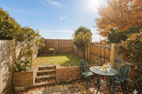 AI DRESSED AUTUMN SCENE