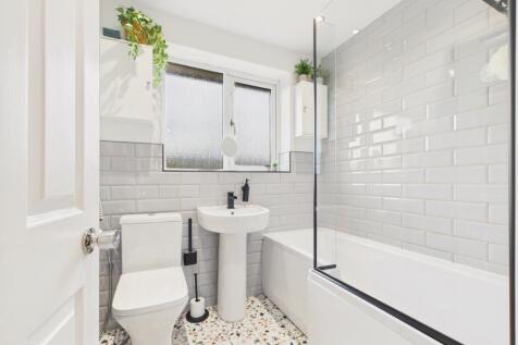 CAM05532G0-PR0009-STILL028