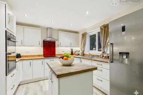 EWEMOVE SOUTH MOLTON - KITCHEN
