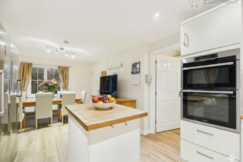 EWEMOVE SOUTH MOLTON - KITCHEN